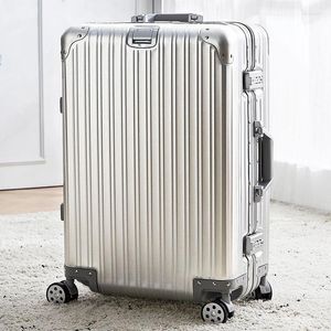 Resväskor aluminium resebagage med pakethjul TSA -lås 20 tum ombordstigning Sväska Big size Family Drop Case