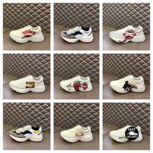 Herr Kvinnor Klassiska Casual Skor Sneakers Vintage Plattformstryck Flerfärgad Letter Trainer Sneakers Chaussures Strawberry Designer Utomhus Sport Göra Gamla Sneakers