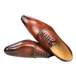 Klädskor bruna mäns bröllop designer handgjorda snörning läder oxford mode brogue för män zapatos hombre