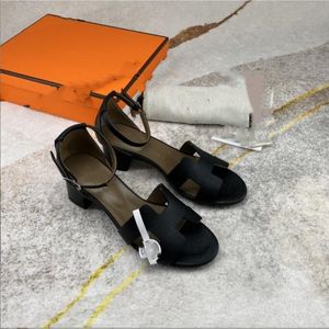 Yeni çizgi kayışı plaj açık flat sandals ile alçak topuk çanta giymek Roman sanalsl231116