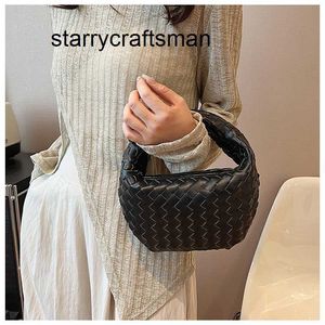 Italien Jodie Botteg Hangbag Small Design Bag Kvinnors mångsidig 2023 Ny modetrend Woven Handheld Handbag Jsra