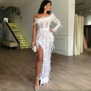 Stunning White Feather Side Split Prom Dresses One Shoulder Long Sleeve Lace Floor Length Cocktail Party Dress robes de soiree