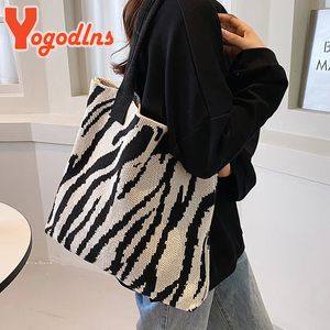 Bolsas de noite iogodlns tricô de inverno maca de tecido de fábrica de ombro de zebra bolsa feminina de grande capacidade Compromida confortável Hobos 231115