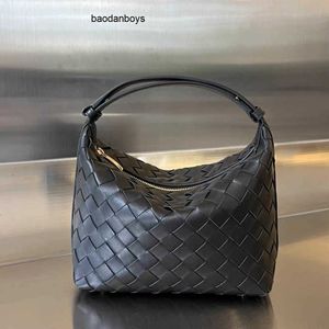 Borsa da donna di design 2023 Borsa versatile in tessuto fatto a mano alla moda Borsa da pranzo semplice e alla moda Borsa a tracolla piccola con senso avanzato