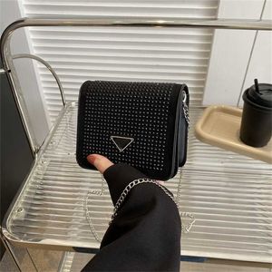 Väska 20% rabatt designer handväska ny lysande diamant röd mini trend mode diagonal straddle svart liten fyrkantig väska kedja singel