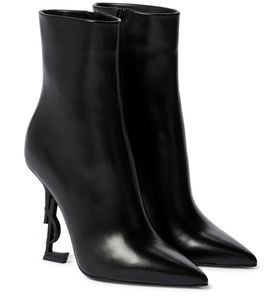 العلامة التجارية الشتوية الفاخرة Opyum Women Women Boots Leather White Black Letter Cheels الشهير سيدة مشهورة موجهة إلى جوارب Martin Barty Wedding EU35-41