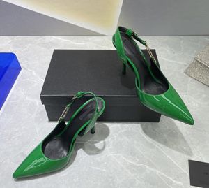 Sapatos formais sexy de couro envernizado com boca rasa e alça traseira pontuda e fivela de metal. Designer feminino nova versátil caixa de cadarço de salto alto único