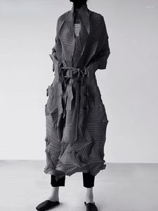 Casacos de trincheira feminina miyake plissado feminino bandagem longa casaco 2023 outoel lapela cor sólida cor aberta manga designer roupas de luxo roupas de luxo