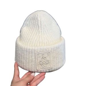 Loewee beanie designer toppkvalitet hatt beanie hatt män kvinnor dubbel lager motorhuv mode mössa vardagliga vardagliga mångsidiga iögonfallande klassiska svartvitt