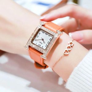 Armbandsur läder mode quartz elegant handklocka för kvinnor unika design lyxiga damer klocka