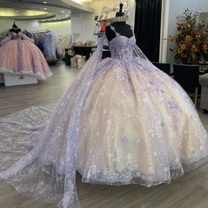 Lila Champagner glänzende Prinzessin Quinceanera-Kleider mit Cape-Applikation, Schnür-Korsett, Abschlussballkleid für das Bonbon 15. Kleid für 15 Jahre