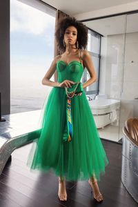 Abiti da festa Elegante cocktail verde Spaghetti Tulle Cintura A Line Abito da ballo Personalizza Abito formale da donna