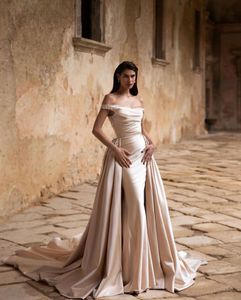 Elegant Plus Size Mermaid Wedding Dresses Off Shoulder Draped Pleats Beaded Applique Second Reception Dress Bridal Gowns with Long Train Custom Made