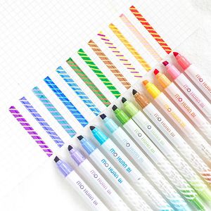 İşaretçiler 12 PCS/PACK Sihirli renk değişikliği Çift Başlı Highlighters Art Markers Floresan Renk Kalemi İnce Liner Okul Ofis Kırtasiyesi 231116