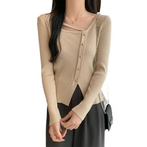 Slim-Fit-Strickhemd mit quadratischem Ausschnitt und Knöpfen für Damen im Herbst 2023, neues, einzigartiges, kleines und schlankes Design mit Sinn für Design