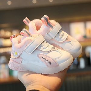 スニーカーの子供用ランニングシューズ秋と冬の屋外スポーツシューズアンチスリップチャイルドスポーツシューズソフトソール幼児と幼児靴231115