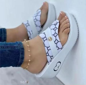 2023 sandali dello stilista pantofole piatte con sandali con zeppa scorrevoli da pavimento per esterni estivi Lady Letters Cowboy scarpe da spiaggia classiche da donna 36-43