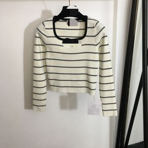 1105 2023 Outono Marca Mesmo Estilo Camisola Manga Longa Pescoço Branco Preto Vermelho Cinza Moda Feminina Roupas Brancas de Alta Qualidade Feminina 20238826