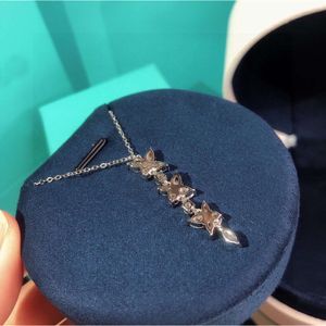 Asymmetric Four Leaf Flower Pendant Ism with Diamonds for Women Clavicle Bone Butterfly Necklace High Edition Trendy