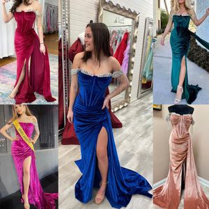 Saudi Arabia Winter Formal Evening Dress 2k24 Beading Off-Shoulder Velvet Fitted Miss Pageant Prom Cocktail Party Gala Gown Mother of Bride Wedding Guest High Slit