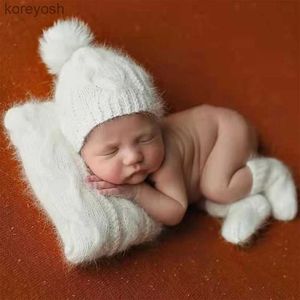 Pillows 2 Pcs Newborn Photography Props Baby Hat Pillow Set Infants Photo Shooting Knit Pompom Beanies Fotografia AccesoriesL231116