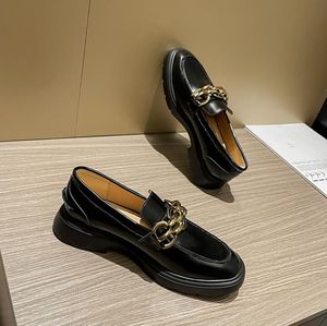 2023 Kvinnor Designer Pearl Little Leather Shoes For Women's 2023 Höst/vinter Ny populär Tjock sula Höjd ett steg Lefu -skor