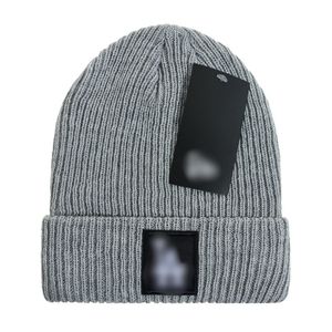 Nuovo berretto di design berretto lavorato a maglia berretto di lana antivento caldo cappello di qualità coppia modelli logo monopezzo tendenza moda vestibilità perfetta Prodotti di alta qualità D-13