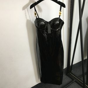 Luxuriöse schwarze Kleider, modische Schlinge, lange Röcke, Damen, elegantes Partykleid, Porträt, Knopf, Designer-Damenkleider, Kleidung