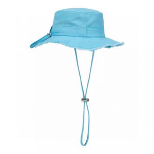 Cappello da pescatore Bob Designer da donna Primavera/Estate Moda Casquette color caramello Stampa di lettere in metallo Materiale denim Berretto da viaggio per vacanze all'aperto