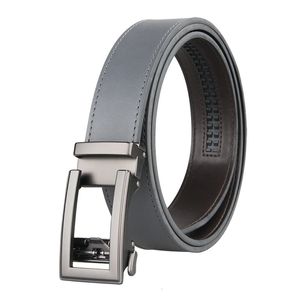 Andra modetillbehör FAMOUS Brand Belt Men toppkvalitet äkta lyxläderbälten för band manlig metall automatisk spänne 35 cm man golf 231115