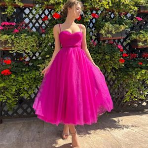 Casual Dresses Women Sweet Birthday Party Dress Rose Red Tulle Spaghetti ärmlös Midi Homecoming Graduation Chic brudtärklänning