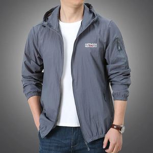 Giacche da uomo Giacca sottile da uomo Estate Outdoor Quick Dry Protezione solare Donna Capispalla con cappuccio Sport Giacca a vento Ultra leggera 231116