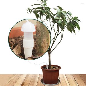 Attrezzature per l'irrigazione 10 Pz / lotto Creativo Dispositivo automatico fai-da-te Pianta in movimento Bottiglie per annaffiatoi in vaso Sistema di irrigazione per fiori da giardino a goccia d'acqua