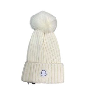 Monclair Beanie Hat Luxury Top Quality Designer Designer Winter Sticked Beanie Woolen Hat Women Knit Warm Faux Fur Pom Hats Female Bonnet Beanie Caps 11 Färger