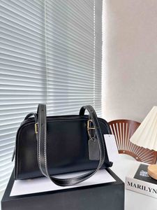 Ny designerväska kvinnor underarmsäckar lyxiga axelväska crossbody väskor stor kapacitet kudde handväska mode bagage handväska