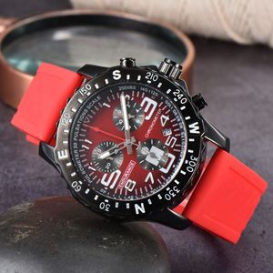 Hot Top Luxus Herrenuhr Quarz Endurance Pro Avenger Chronograph 44mm Uhren Mehrere Farben Gummi Herrenuhren Armbanduhr