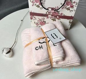 Handtuch, luxuriöses Designer-Badeset mit mehrfarbiger, modischer Schlafsaal-Badewanne, saugfähiger und schnell trocknender Strand-Geschenkbox