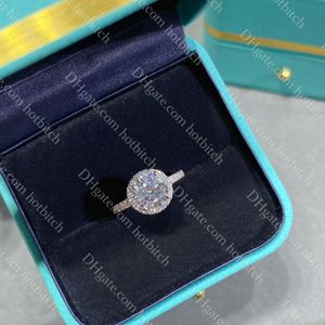 Luxury Women Jewelry Designer Förlovningsring Hög kvalitet 925 Silver Wedding Diamond Rad Lady Christmas Gift With Box