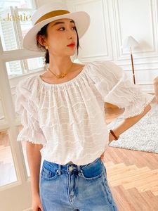 Kvinnors blusar Jastie 2023 Spring Summer Shirts For Women Clothing French White Shirt Blouse Chic Embroidery One-Shoulder Top Half ärm