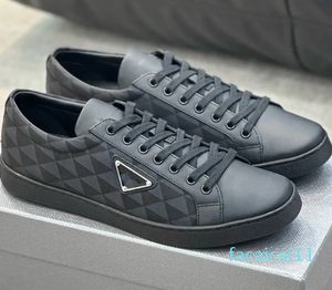 Metal Logo Men's High-end Boutique Simple Casual Sneakers