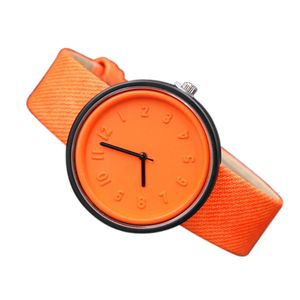 2023 Herrkvartssportklockor Laror Dial Watch Automatisk kalender orange armbandsur vattentät sport HBP -klocka