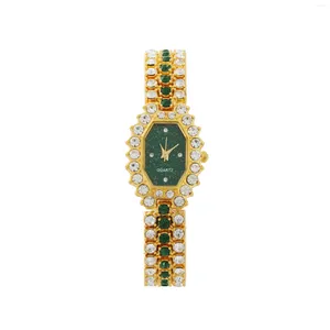 Armbandsur Luxury Emerald Green Vintage Diamond Crown Fashion Armband Small Dial Oval Watch Gift for Women