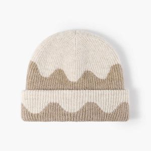 Beanie Skull Caps Autumn and Winter Wave Colored Women's Big Head Midje Wool Cold Hat Fashion Hat Hatt utomhus Huvudlös stickad hatt