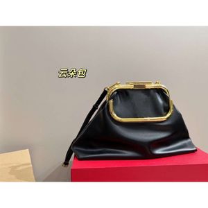 Designer Valantino Bag Valentine New Spring/Summer Clip Letter Metal Simple Atmosphere Cloud Bag V Dumplings One Shoulder Crossbody Bag Dinner Bag