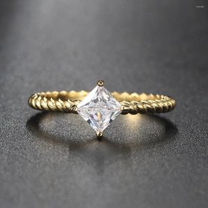Bröllopsringar Squares Crystal Women's Ring Shiny Zircon Minimalist Twist Marriage Promise Valentine's Day Gift Trend Jewelry R771
