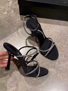 Sandálias Strass Stiletto Heels Sexy Open Toe Uma Palavra com Temperamento Fada Estilo King Carta Europeu e Americano