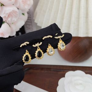 Designer Stud Dangle Küpeler Pirinç Bakır Malzeme 18K Altın Kaplama Lüks Marka Küpe Bayanlar Düğünler Partiler Hediyeler Zarif Takılar A905