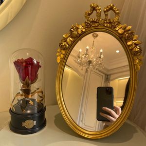 Compact Mirrors Stand Desktop Mirror Large Home Decoration Elegant Environmentally Gold Vintage Baroque Wall-Mounted Mirror for Bedroom Artistic 231116