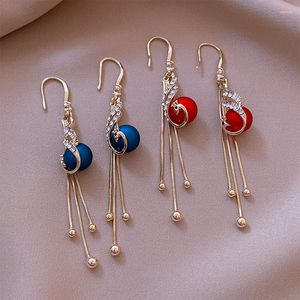 Dingle örhängen påfågel örhänge rött simulerat pearl kristalltasse hänge för kvinna temperamentsfulla smycken gåvor