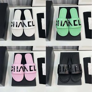 Женские тапочки Fashion Summerals Beach Classic Slipper Platform Alphabet Lady Lady Flat Plat Slides